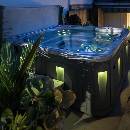 Le Ponton Et Son Saint-Mandrier-sur-Mer